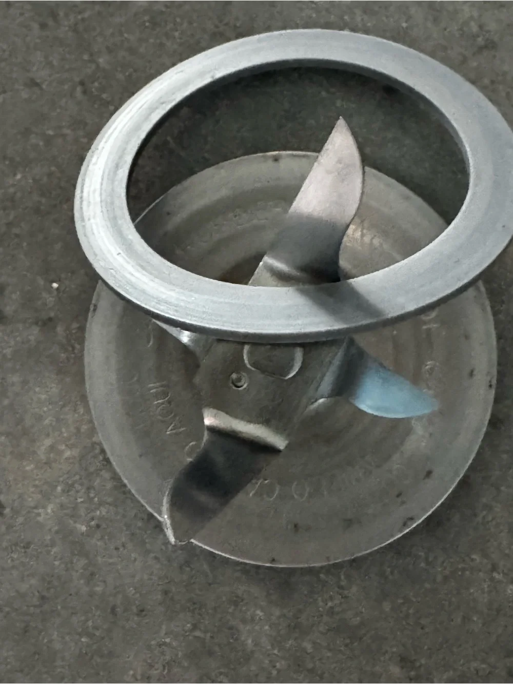 Oster Stainless Steel Blender Blade Assembly with Black Gasket